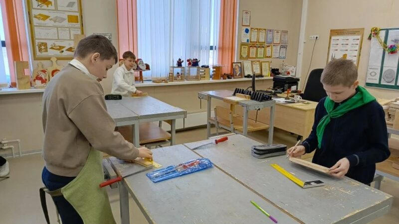 Урок технологии в 6 «А» классе: осваиваем тонкости работы с древесиной