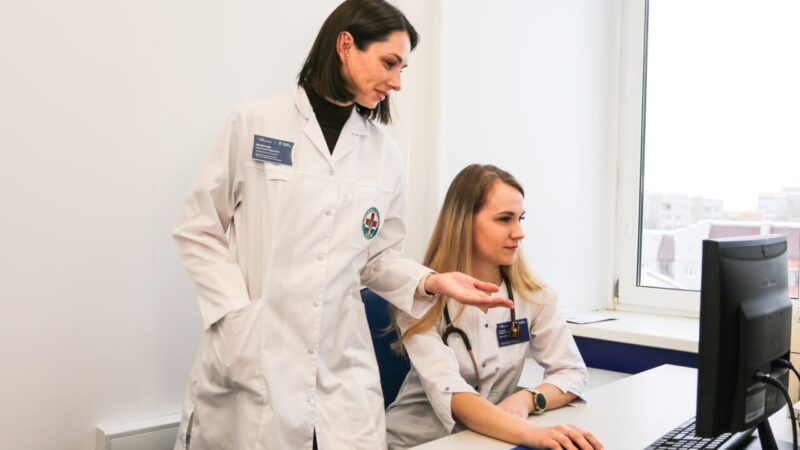 Система наставничества для молодых медработников в Подмосковье