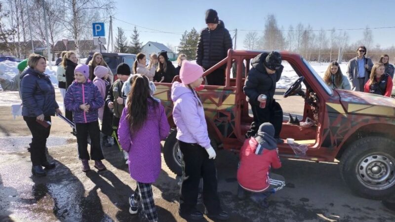 Ружане вместе с гостями из Рязанской области подготовили автомобиль для отправки на фронт    