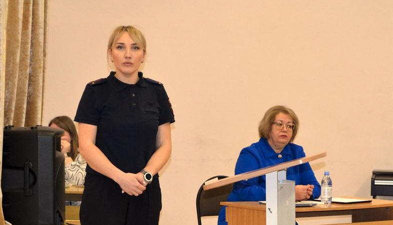 В Колюбакинской школе инспектор полиции предостерегла родителей от опасности вовлечения детей в преступную деятельность