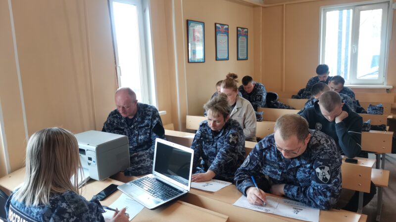Росгвардейцы написали «Диктант Победы»