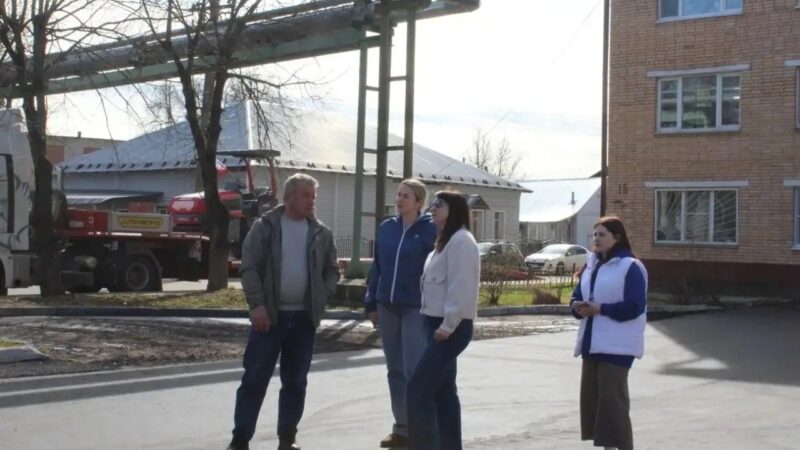 Партийцы проверили ход работ по ямочному ремонту в Рузе