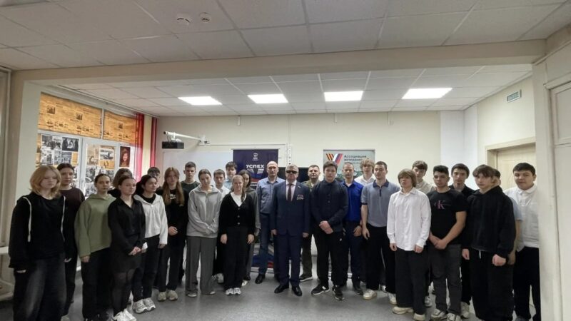 Партийцы провели Урок мужества в Космодемьянской школе