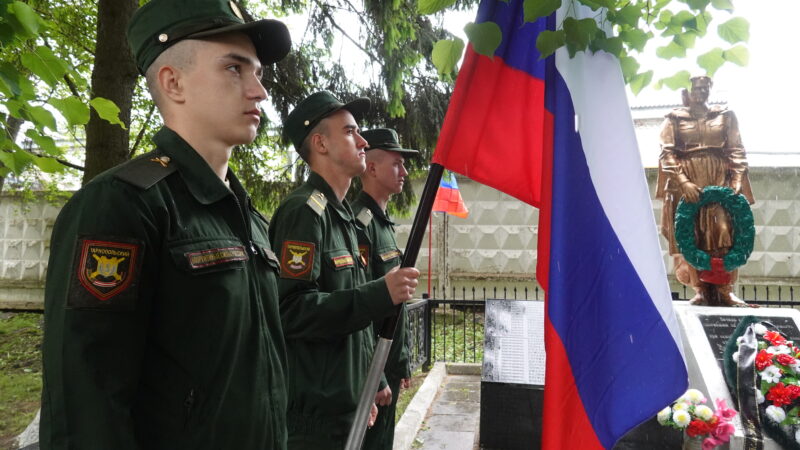 В Дорохово прошла церемония захоронения останков воинов Красной Армии, найденных поисковиками