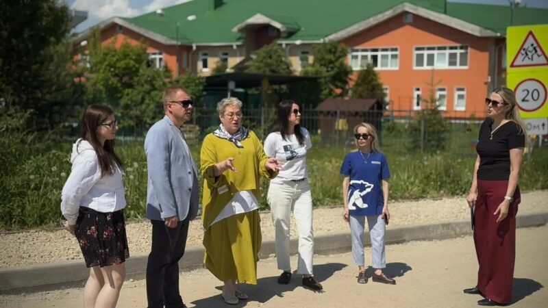 Единая Россия провела осмотр работ по ремонту дороги