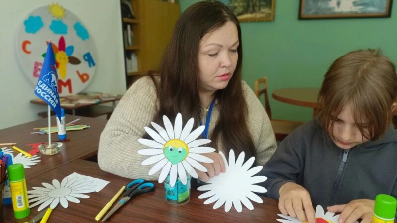 Юные беляногорцы мастерили поздравительные открытки