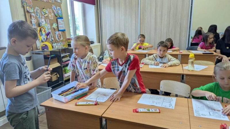 Юные дороховчане мастерили необычную поделку