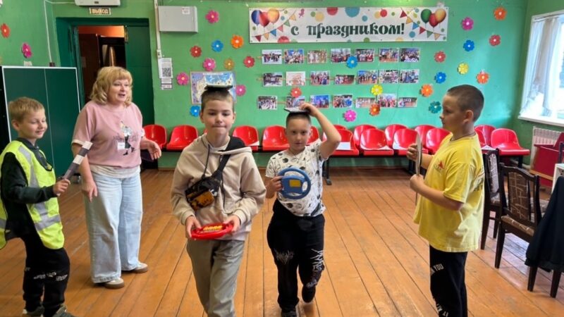 Старониколаевские ребята побывали в «Стране дорожных знаков»