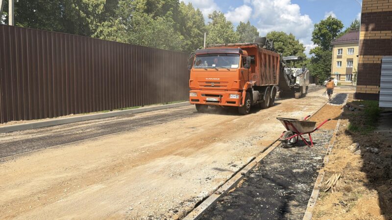 В Рузе на Урицкого заканчивают благоустройство дворов