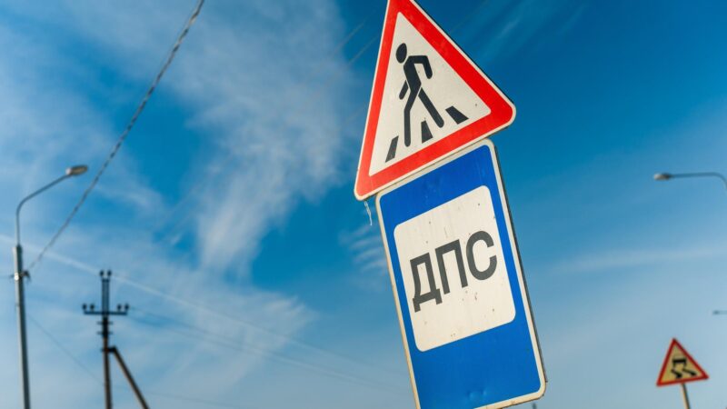 В 12 округах Подмосковья отремонтировали дорожные знаки