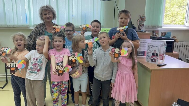 Юные тучковцы делали фигурки Чебурашки