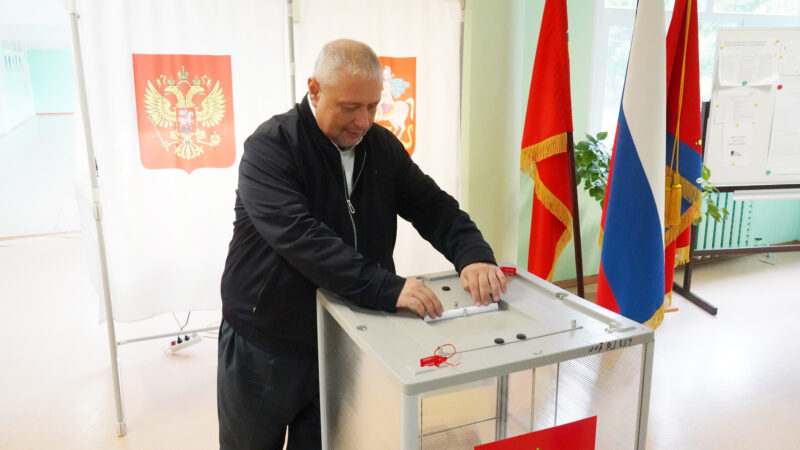 Александр Горбылёв проголосовал на избирательном участке в Никольском