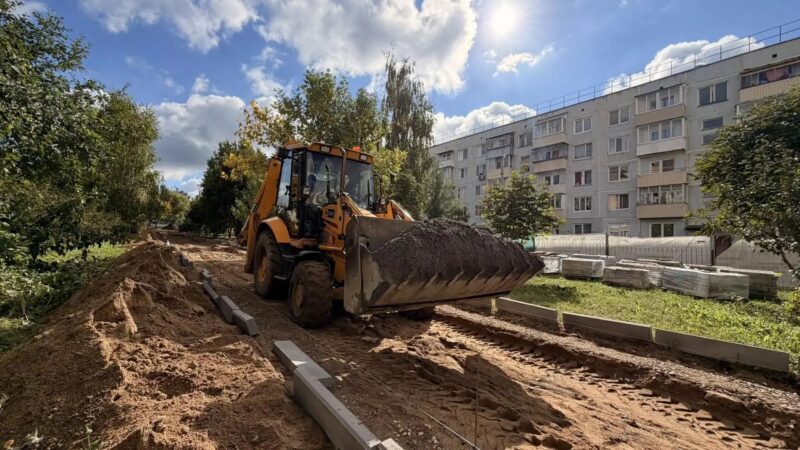 В Рузе на улице Федеративной обустраивают комфортную зону отдыха