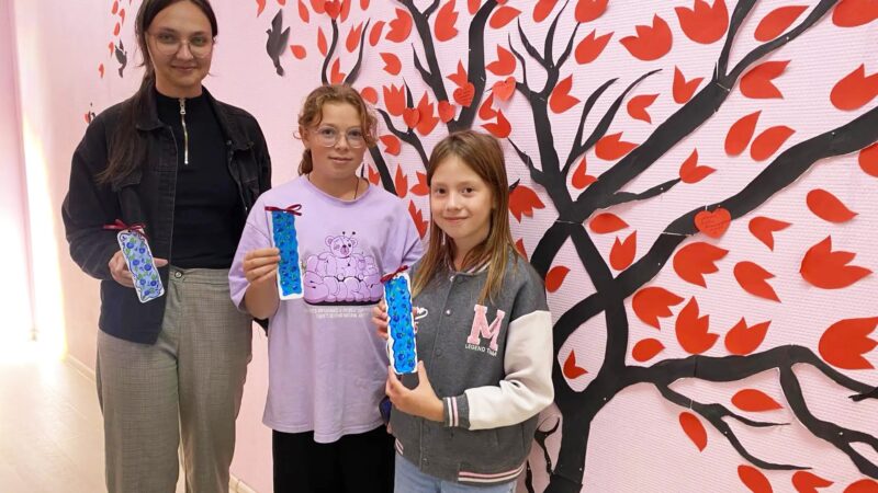 Горбовские ребята расписали книжные закладки