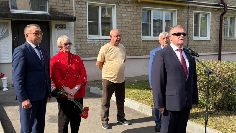 В Тучково увековечили память историка и краеведа Петра Дужева
