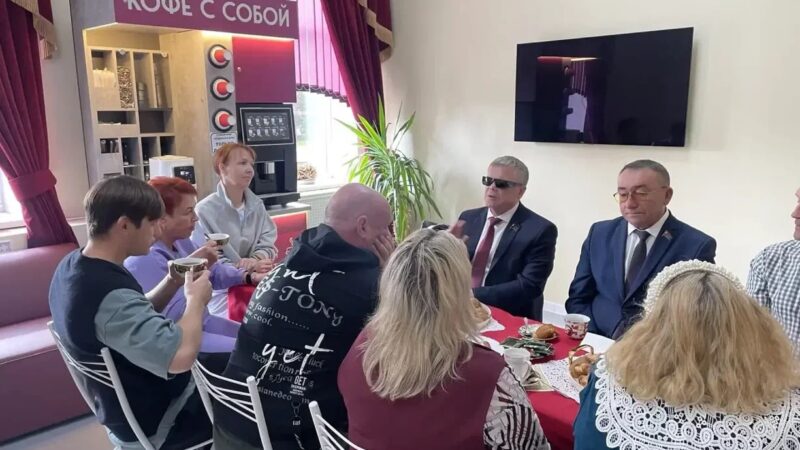 Единороссы посетили Дороховский ДК