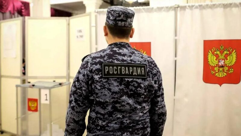 Сотрудники Росгвардии обеспечили безопасность на избирательных участках