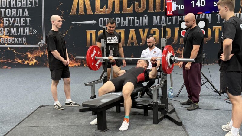 В РМО впервые прошёл турнир «Железный фронт»: силачи из разных регионов вышли на помост