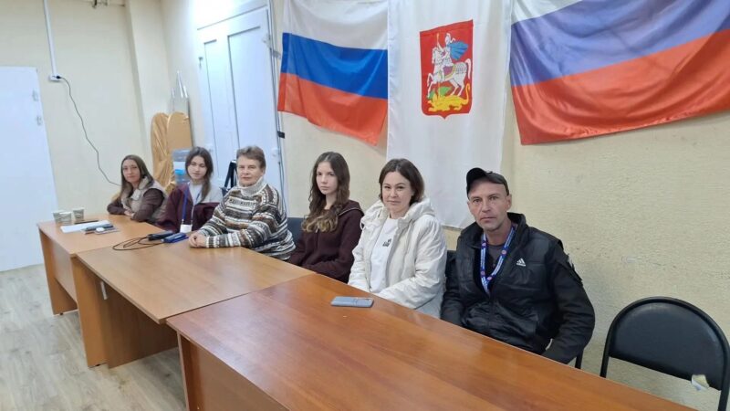 Наблюдатели отметили высокую явку и встречи друзей