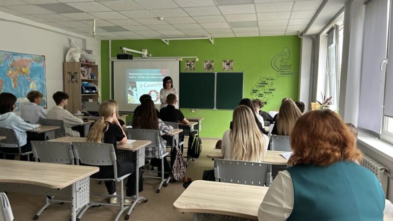 В Тучковской школе имени Дужева провели беседу о терроризме и экстремизме