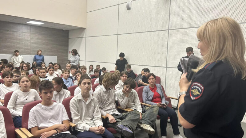 Полицейские рассказали тучковским школьникам, как не стать жертвой вербовщиков