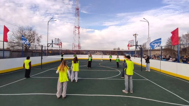 В Орешках открыли современную хоккейную коробку