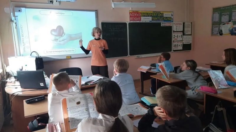 Добрая встреча: волонтёр из приюта «Рей» рассказала ученикам 3 «А» класса о заботе о животных