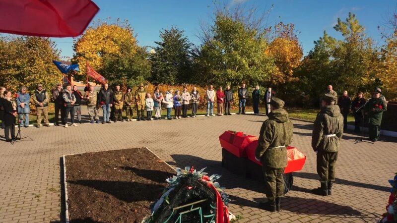 В Колюбакино перезахоронили неизвестных солдат Великой Отечественной войны  