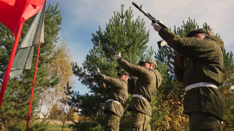 В деревне Апальщино прошла церемония захоронения бойца Великой Отечественной войны